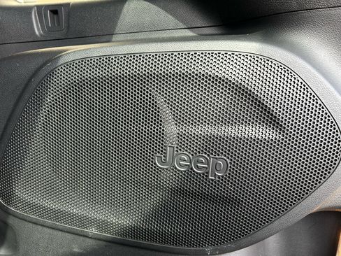 Used 2019 Jeep Cherokee Trailhawk w/ Comfort/Convenience Group image 25