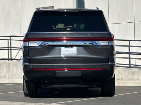 Certified 2022 Lincoln Navigator L Reserve image 4