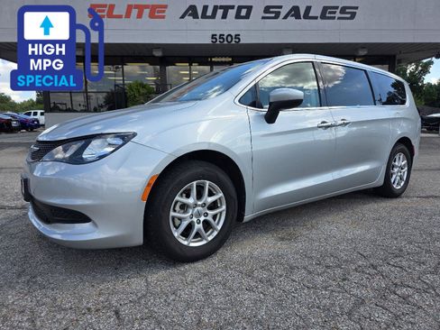Used 2023 Chrysler Voyager LX FWD image 1