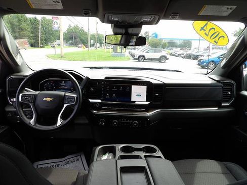 Used 2024 Chevrolet Silverado 1500 LT AWD/4WD image 31