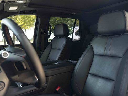 Used 2024 Chevrolet Tahoe RST w/ Luxury Package AWD/4WD image 17