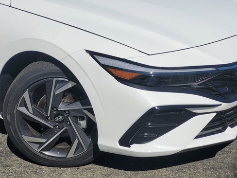 New 2025 Hyundai Elantra SEL image 11