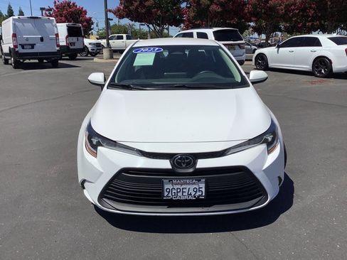 Used 2023 Toyota Corolla LE image 4