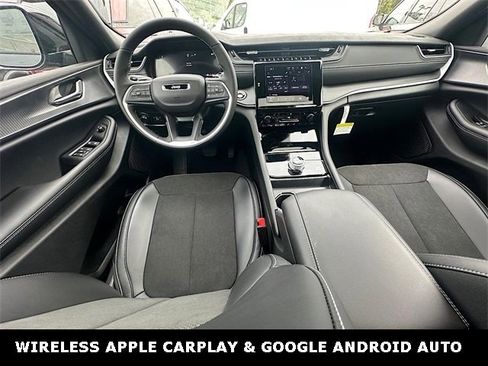New 2025 Jeep Grand Cherokee Altitude image 3