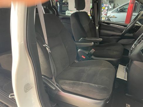 Used 2016 Dodge Grand Caravan SE FWD image 20