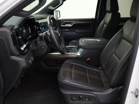 Used 2022 Chevrolet Silverado 1500 High Country w/ Technology Package image 13