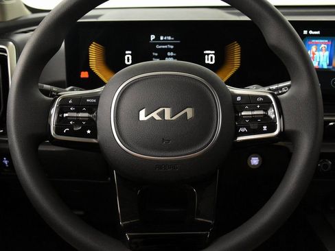 Certified 2024 Kia Sorento LX image 10