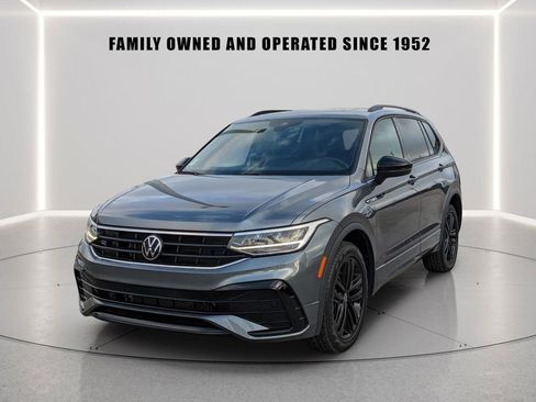 Certified 2022 Volkswagen Tiguan SE R-Line image 7