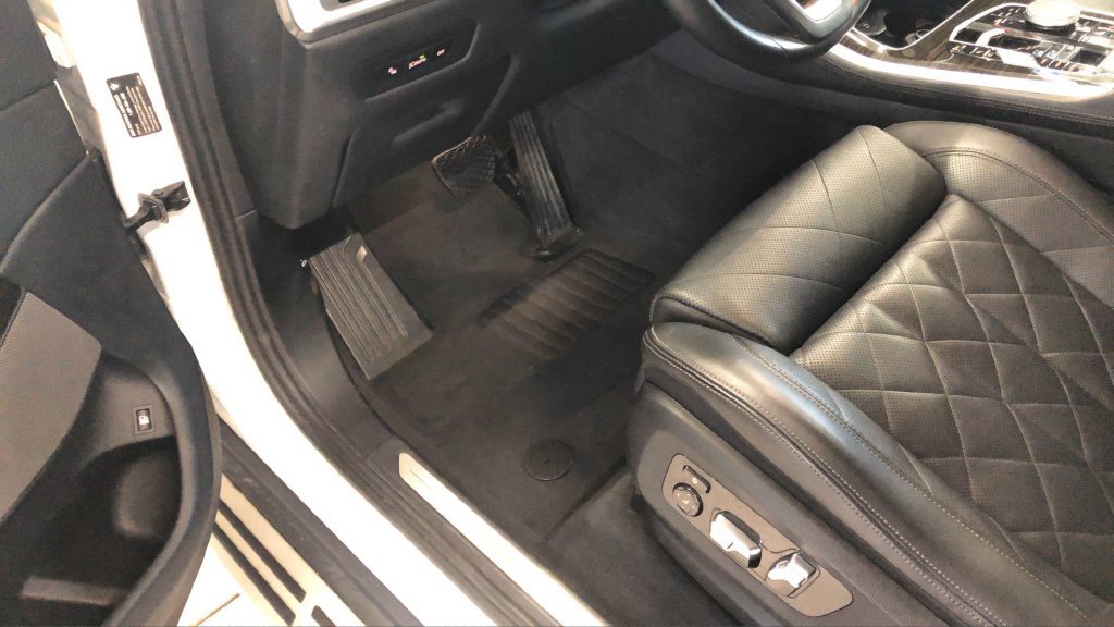 Used 2024 BMW X5 xDrive50e AWD/4WD image 27