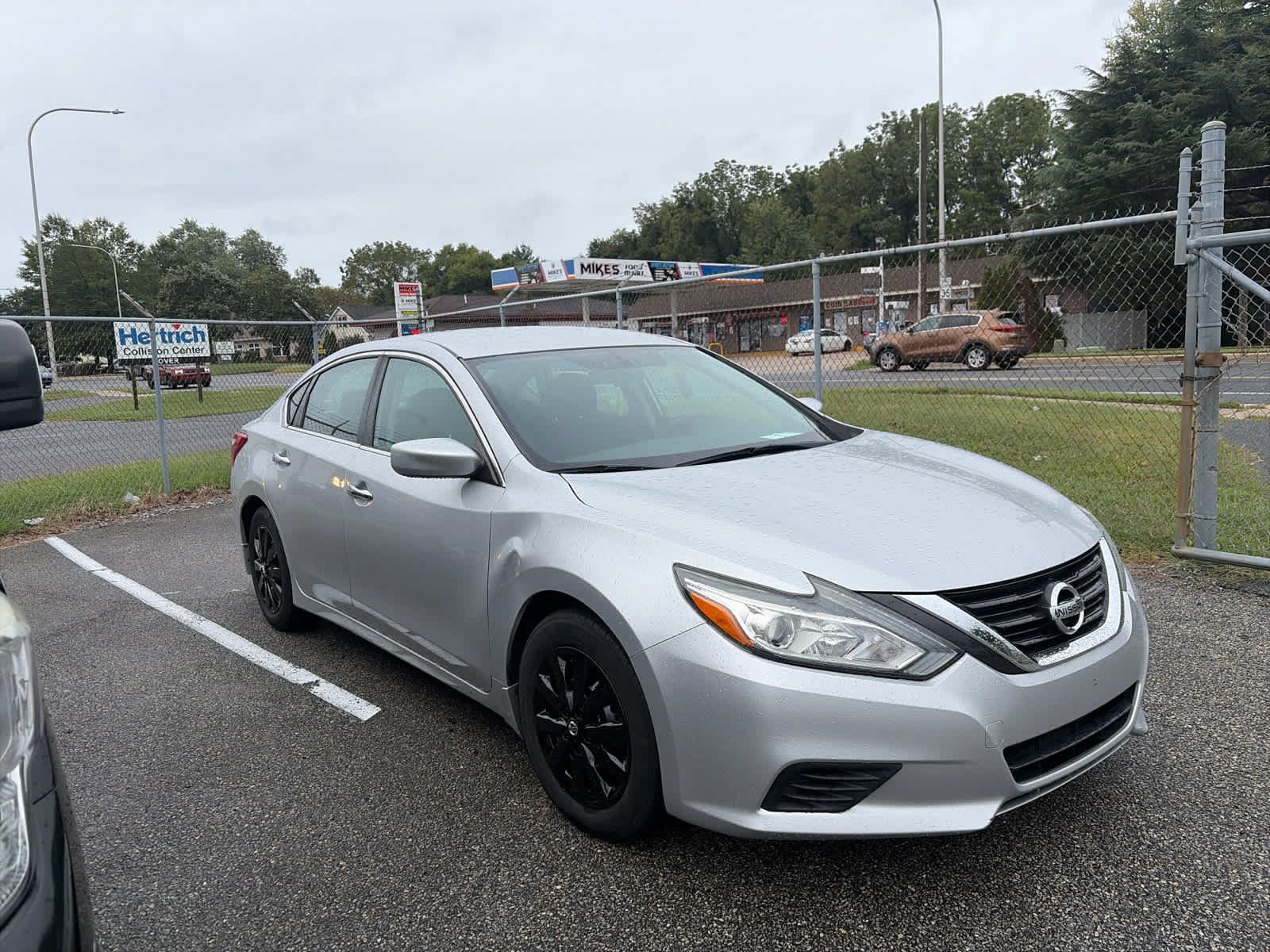 Used 2017 Nissan Altima 2.5 S w/ Power Driver Seat Package FWD image 3