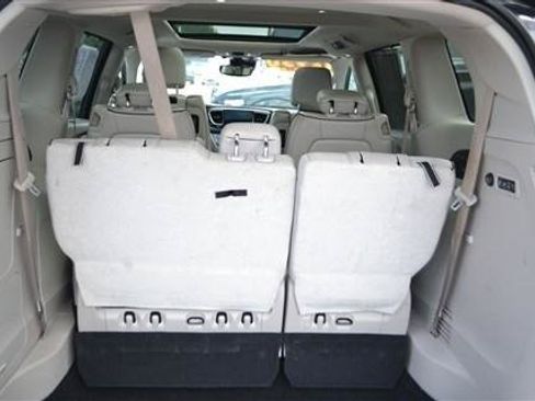 Used 2017 Chrysler Pacifica Limited w/ UConnect Theater Package FWD image 25