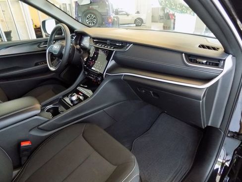Used 2025 Jeep Grand Cherokee L Laredo RWD image 26