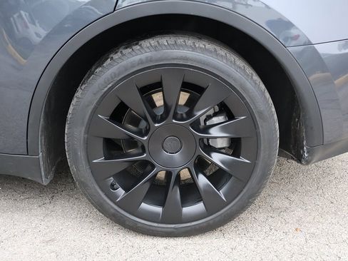 Used 2023 Tesla Model Y Long Range image 23