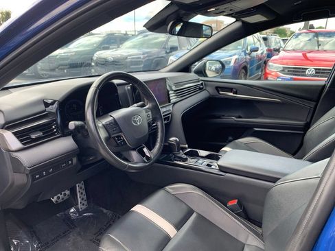 Used 2025 Toyota Camry SE FWD image 17