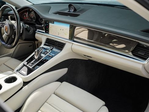 Used 2022 Porsche Panamera 4S w/ Premium Package image 21