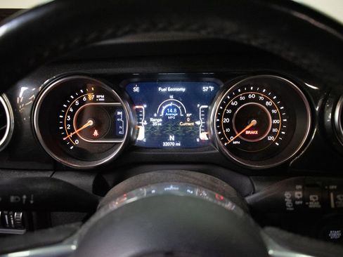 Used 2022 Jeep Wrangler Unlimited Sahara AWD/4WD image 13