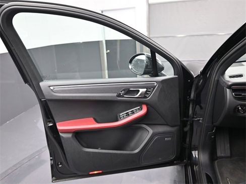 Used 2023 Porsche Macan GTS image 7