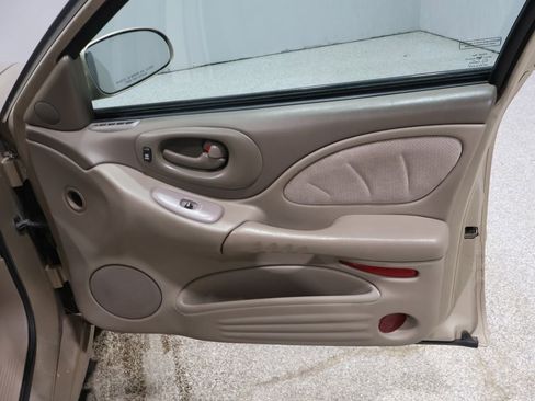 Used 2005 Pontiac Bonneville SE image 23