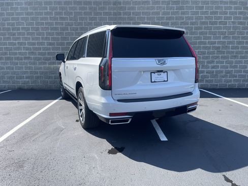 Used 2022 Cadillac Escalade Premium Luxury Platinum image 3