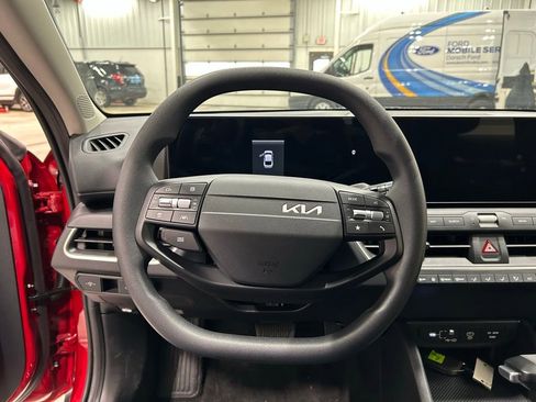 New 2025 Kia K4 LXS image 13