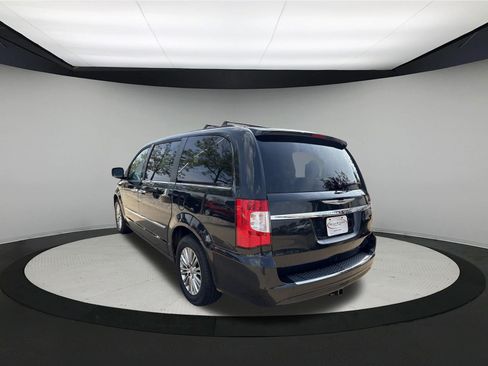 Used 2013 Chrysler Town & Country Touring-L w/ Driver Convenience Group FWD image 5