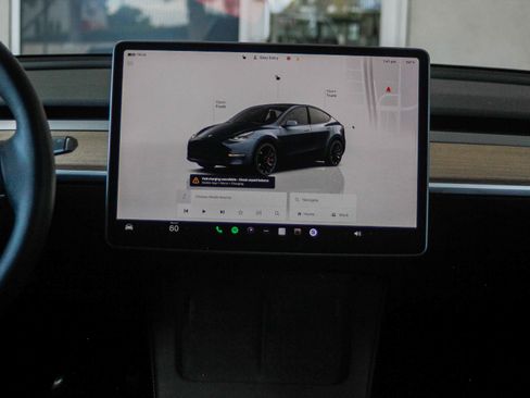 Used 2024 Tesla Model Y Performance image 13