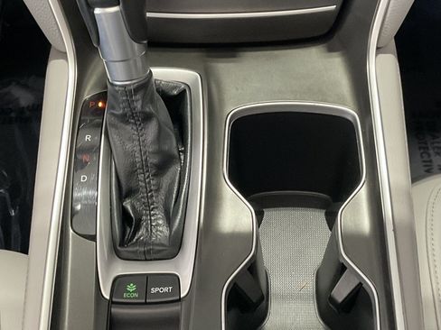 Used 2018 Honda Accord Touring image 18