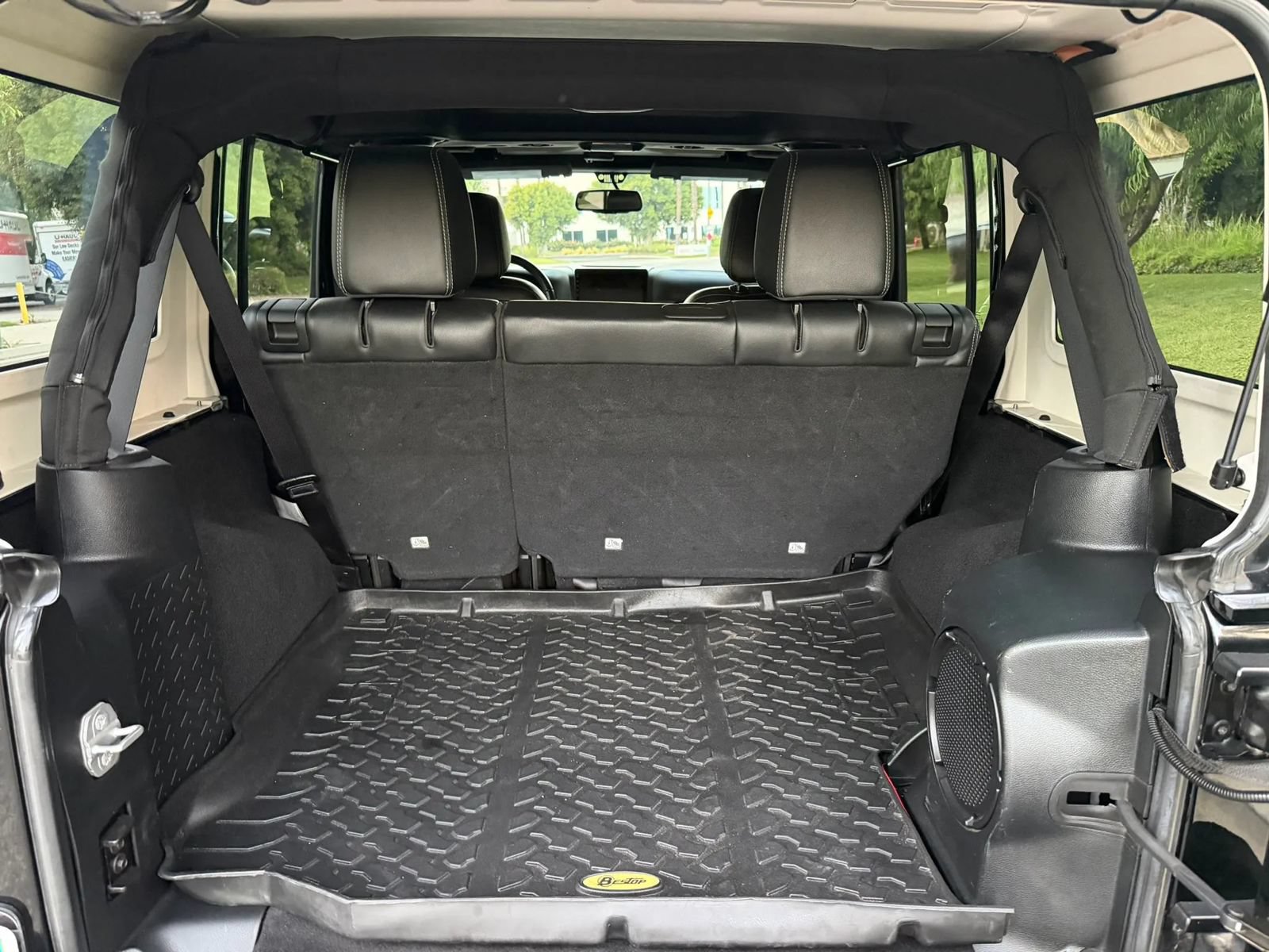 Used 2014 Jeep Wrangler Unlimited Sahara w/ Connectivity Group AWD/4WD image 8