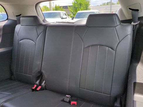 Used 2017 Buick Enclave Leather FWD image 13