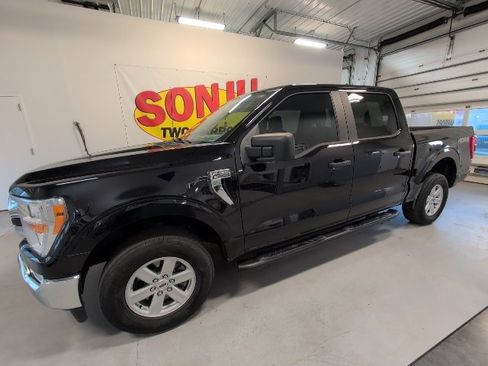 Used 2022 Ford F150 XLT image 2