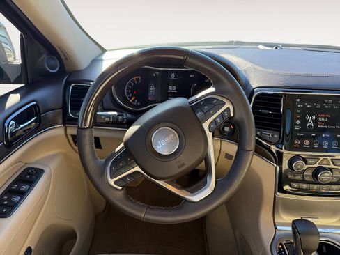 Used 2020 Jeep Grand Cherokee Overland image 12