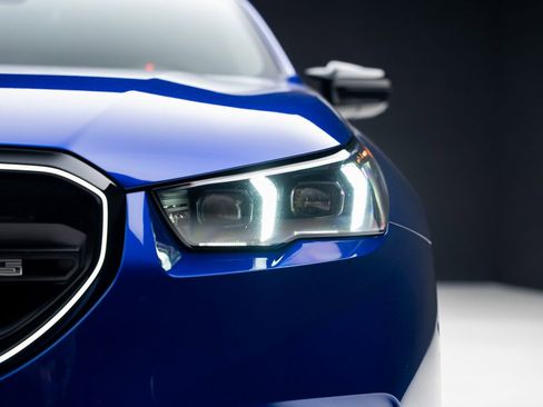 Used 2025 BMW M5 image 9