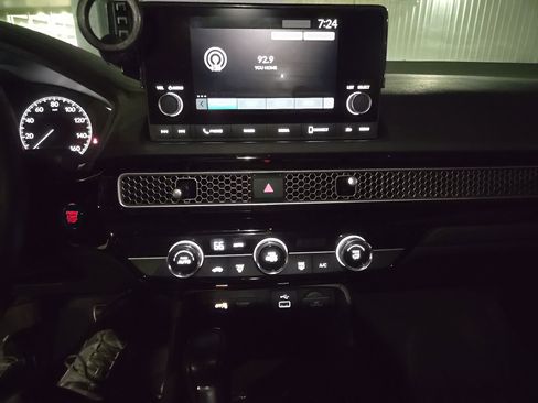 Used 2024 Honda Civic Sport image 4