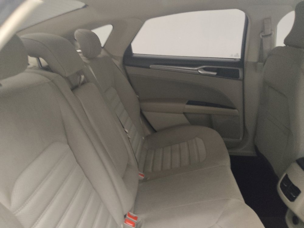 Used 2019 Ford Fusion SE FWD image 19