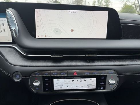 Used 2025 Genesis G90 3.5T image 9