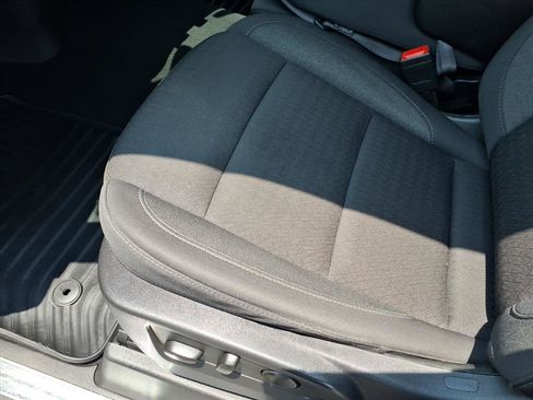 Used 2025 Chevrolet Silverado 1500 LT RWD image 19
