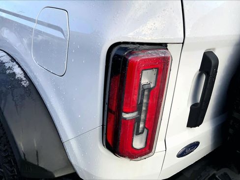 Used 2023 Ford Bronco Wildtrak image 28