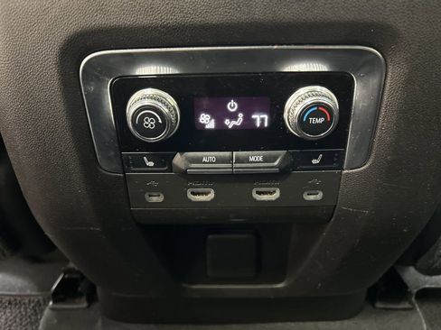 Used 2021 GMC Yukon XL Denali w/ Denali Premium Package image 32