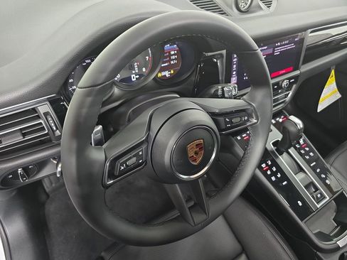 New 2026 Porsche Macan image 4