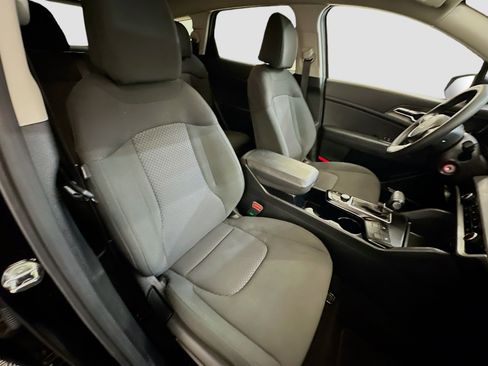 Used 2025 Kia Sportage LX image 31