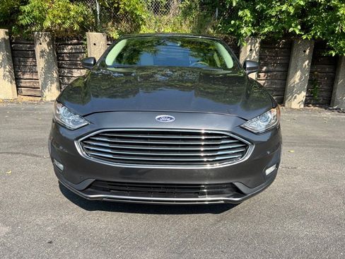 Used 2020 Ford Fusion SE w/ Equipment Group 151A image 2