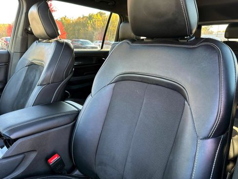 Used 2023 Jeep Grand Cherokee L Laredo image 13