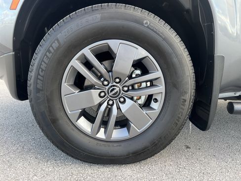 Used 2025 Nissan Frontier SV w/ SV Convenience Package image 9