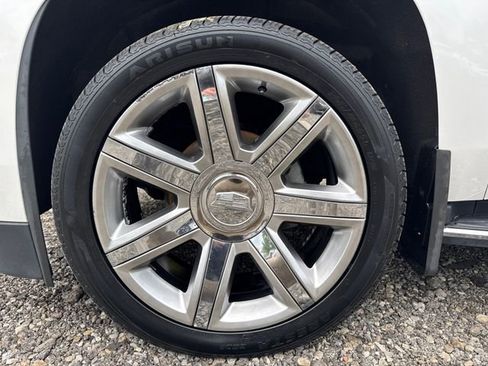 Used 2019 Cadillac Escalade Luxury AWD/4WD image 28