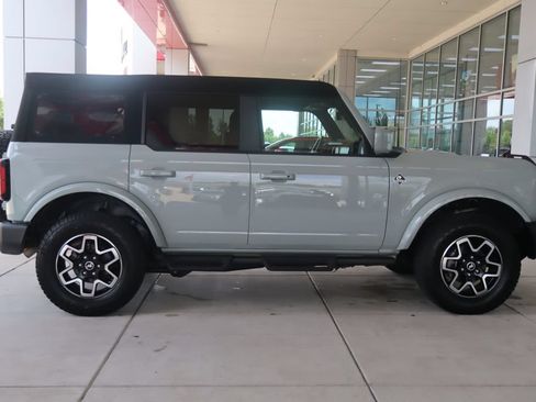 Used 2024 Ford Bronco Outer Banks AWD/4WD image 10