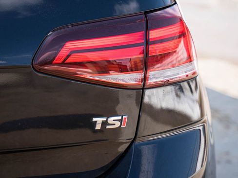 Used 2018 Volkswagen Golf S image 6