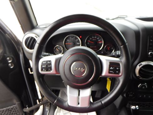 Used 2016 Jeep Wrangler Unlimited Rubicon image 20