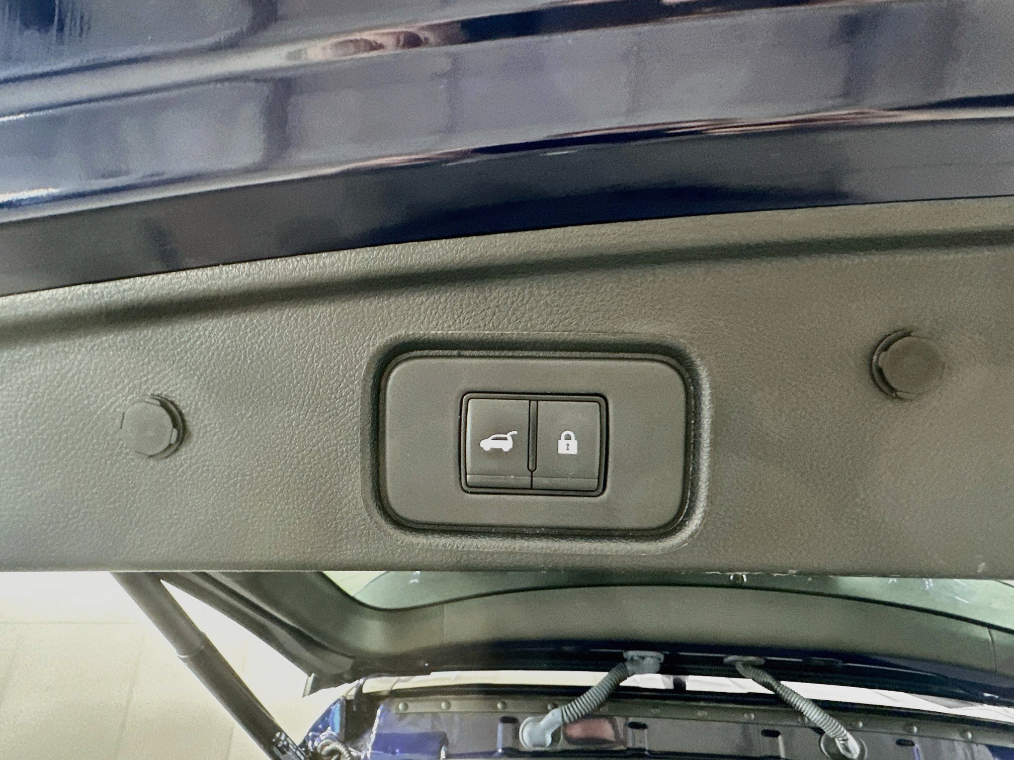 Used 2025 Nissan Pathfinder SV FWD image 30