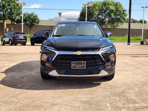Used 2025 Chevrolet Blazer LT FWD image 3