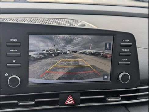 Used 2023 Hyundai Elantra SE image 8